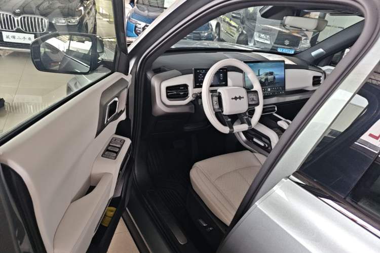 Used Formula Leopard Titanium 3 2025 501KM All-Wheel Drive Intelligent Driving Ultra Version Driver Seat