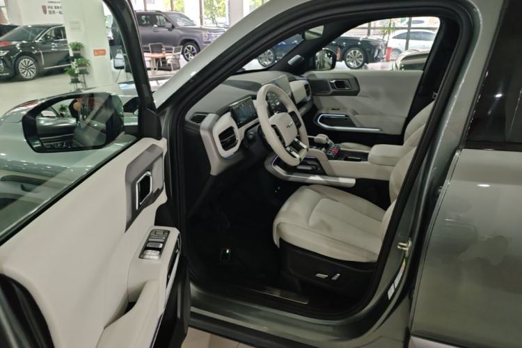 Used Formula Leopard Titanium 3 2025 501KM All-Wheel Drive Intelligent Driving Ultra Version Driver Seat