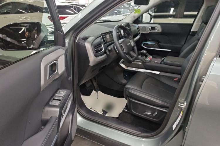 Used Formula Leopard Titanium 3 2025 501 km Range Rear-Wheel Drive Intelligent Driving Max Edition Driver Seat