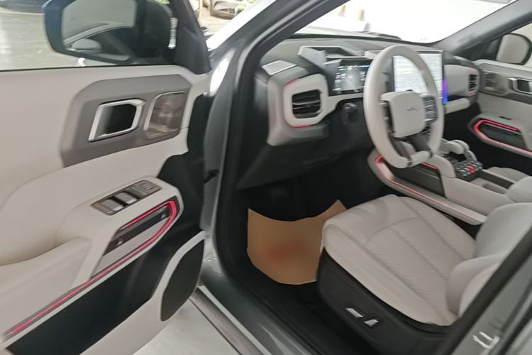 Used Formula Leopard Titanium 3 2025 501 km Range Rear-Wheel Drive Intelligent Driving Max Edition Driver Seat