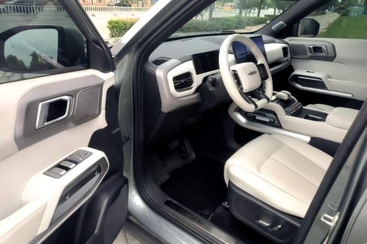 Used Formula Leopard Titanium 3 2025 501KM All-Wheel Drive Intelligent Driving Ultra Version Driver Seat