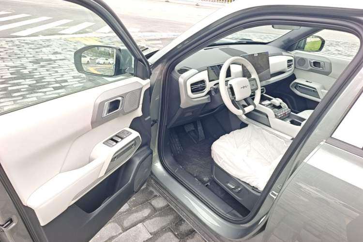 Used Formula Leopard Titanium 3 2025 501 km Range Rear-Wheel Drive Intelligent Driving Max Edition Driver Seat