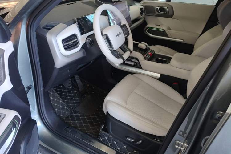 Used Formula Leopard Titanium 3 2025 501KM All-Wheel Drive Intelligent Driving Ultra Version Driver Seat