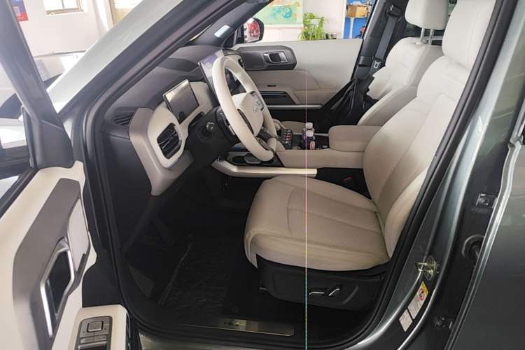 Used Formula Leopard Titanium 3 2025 501KM All-Wheel Drive Intelligent Driving Ultra Version Driver Seat