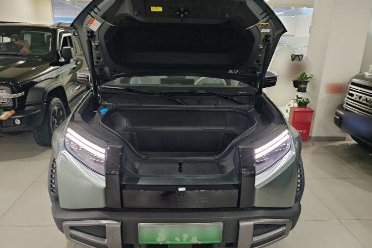 Used Formula Leopard Titanium 3 2025 501KM All-Wheel Drive Intelligent Driving Ultra Version Engine Bay