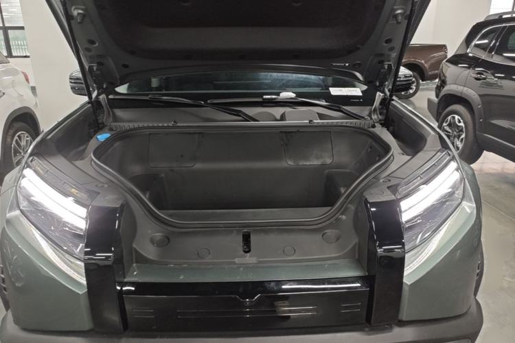 Used Formula Leopard Titanium 3 2025 501 km Range Rear-Wheel Drive Intelligent Driving Max Edition Engine Bay