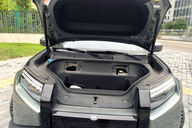 Used Formula Leopard Titanium 3 2025 501KM All-Wheel Drive Intelligent Driving Ultra Version Engine Bay