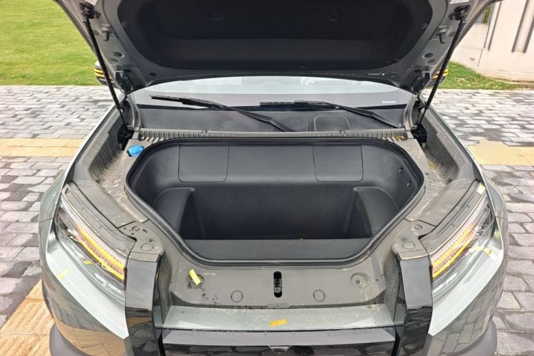 Used Formula Leopard Titanium 3 2025 501 km Range Rear-Wheel Drive Intelligent Driving Max Edition Engine Bay