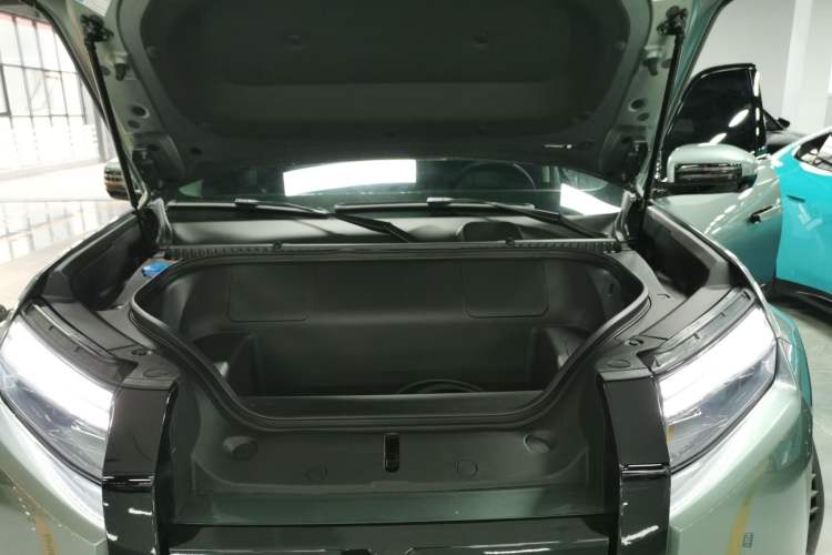 Used Formula Leopard Titanium 3 2025 501 km Range Rear-Wheel Drive Intelligent Driving Max Edition Engine Bay