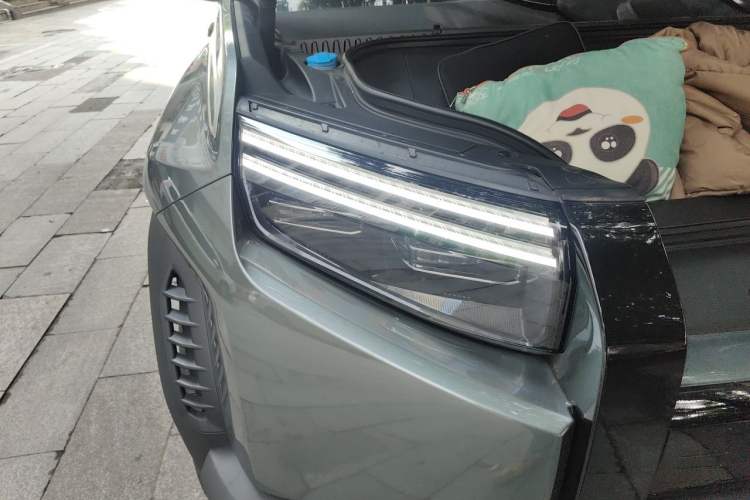 Used Formula Leopard Titanium 3 2025 501KM All-Wheel Drive Intelligent Driving Ultra Version Engine Bay Right