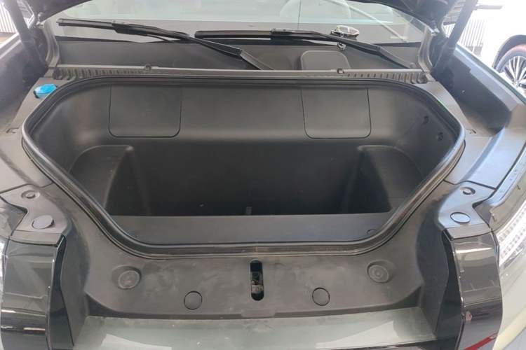 Used Formula Leopard Titanium 3 2025 501KM All-Wheel Drive Intelligent Driving Ultra Version Engine Bay