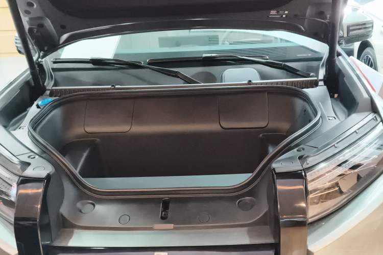 Used Formula Leopard Titanium 3 2025 501KM All-Wheel Drive Intelligent Driving Ultra Version Engine Bay