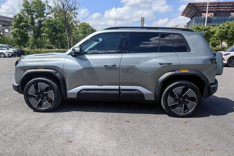 Used Formula Leopard Titanium 3 2025 501KM All-Wheel Drive Intelligent Driving Ultra Version Exterior 10
