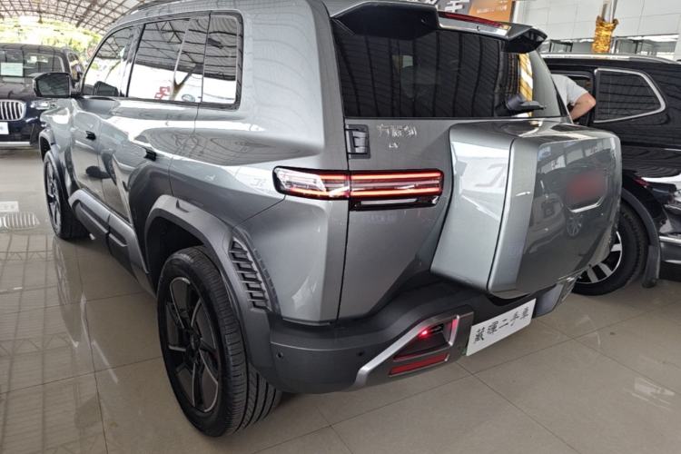 Used Formula Leopard Titanium 3 2025 501KM All-Wheel Drive Intelligent Driving Ultra Version Exterior 2