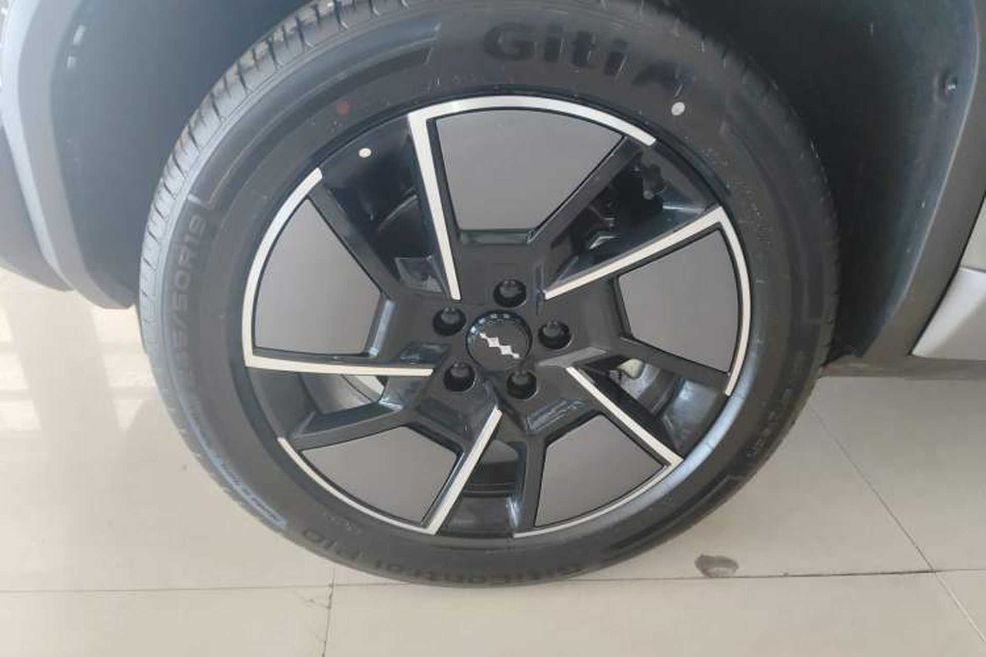 Used Formula Leopard Titanium 3 2025 501 km All-Wheel Drive Intelligent Driving Max Edition Exterior 4