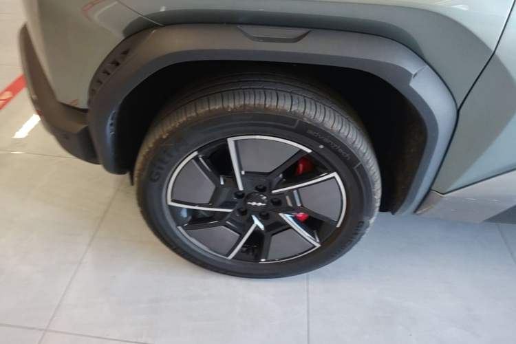 Used Formula Leopard Titanium 3 2025 501KM All-Wheel Drive Intelligent Driving Ultra Version Exterior 4
