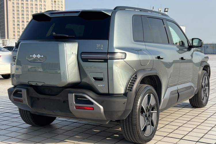 Used Formula Leopard Titanium 3 2025 501KM All-Wheel Drive Intelligent Driving Ultra Version Exterior 5