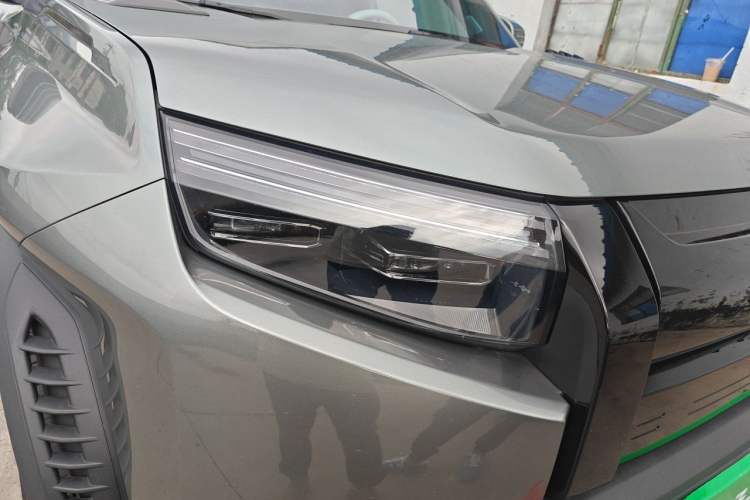 Used Formula Leopard Titanium 3 2025 501KM All-Wheel Drive Intelligent Driving Ultra Version Exterior 6