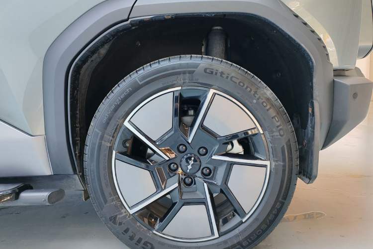 Used Formula Leopard Titanium 3 2025 501 km All-Wheel Drive Intelligent Driving Max Edition Exterior 6