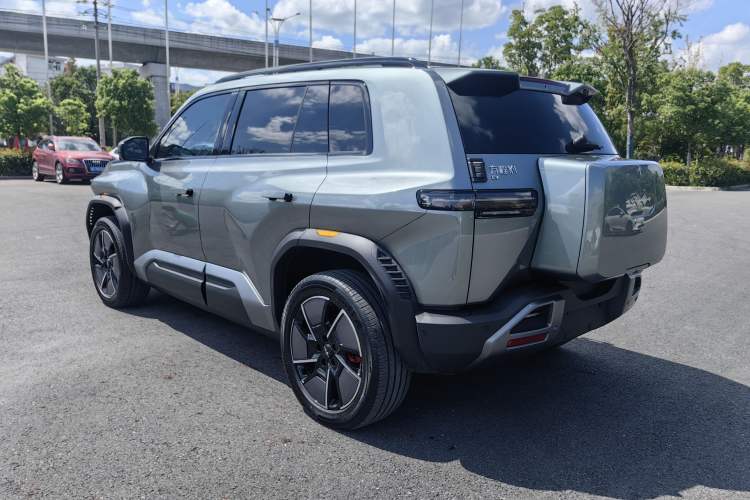 Used Formula Leopard Titanium 3 2025 501KM All-Wheel Drive Intelligent Driving Ultra Version Exterior 9