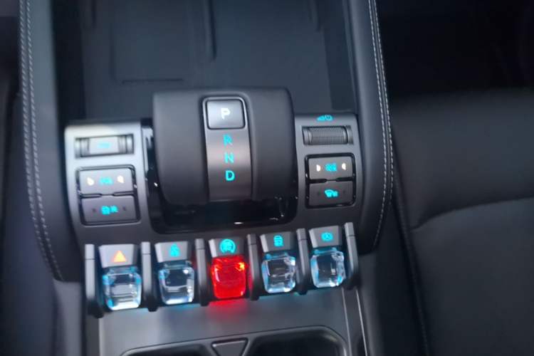 Used Formula Leopard Titanium 3 2025 501KM All-Wheel Drive Intelligent Driving Ultra Version Gear Lever