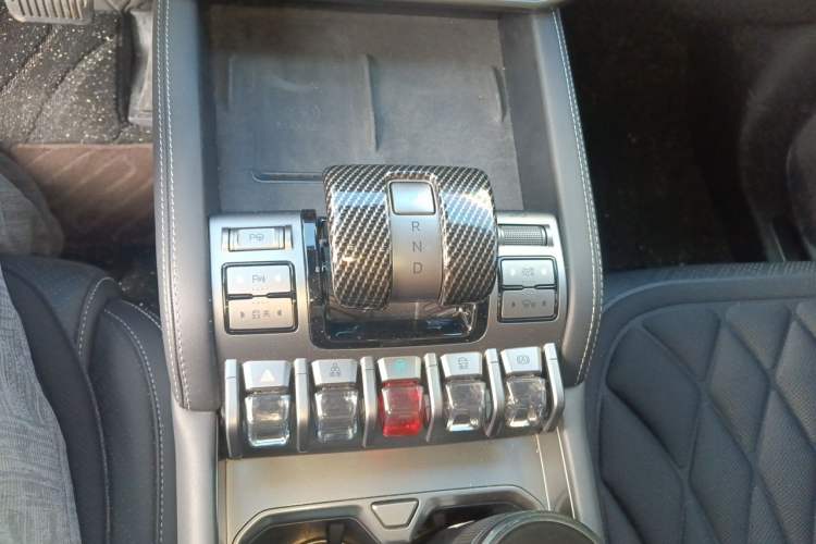 Used Formula Leopard Titanium 3 2025 501KM All-Wheel Drive Intelligent Driving Ultra Version Gear Lever