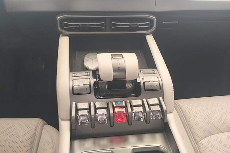 Used Formula Leopard Titanium 3 2025 501 km All-Wheel Drive Intelligent Driving Max Edition Gear Lever