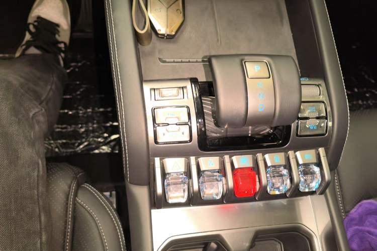 Used Formula Leopard Titanium 3 2025 501 km All-Wheel Drive Intelligent Driving Max Edition Gear Lever