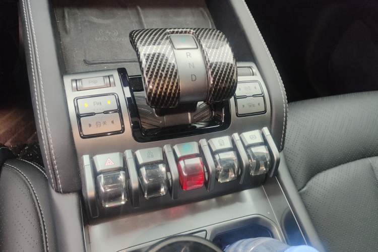 Used Formula Leopard Titanium 3 2025 501KM All-Wheel Drive Intelligent Driving Ultra Version Gear Lever