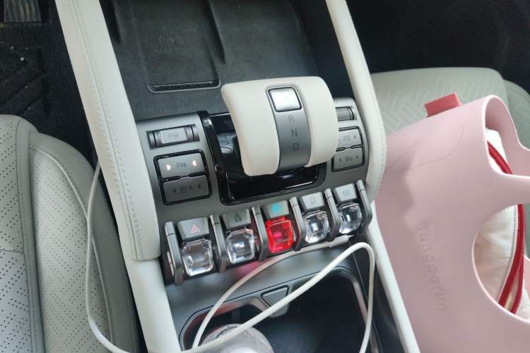 Used Formula Leopard Titanium 3 2025 501KM All-Wheel Drive Intelligent Driving Ultra Version Gear Lever
