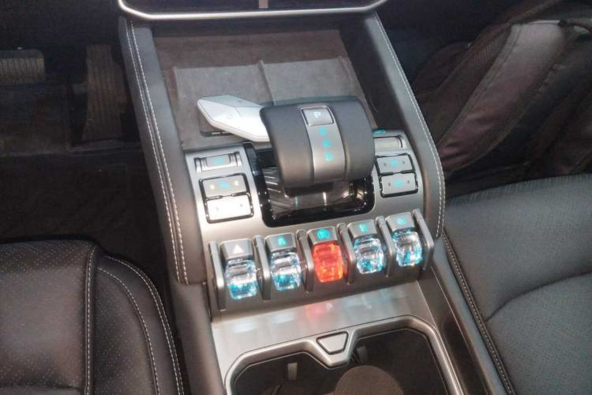 Used Formula Leopard Titanium 3 2025 501KM All-Wheel Drive Intelligent Driving Ultra Version Gear Lever