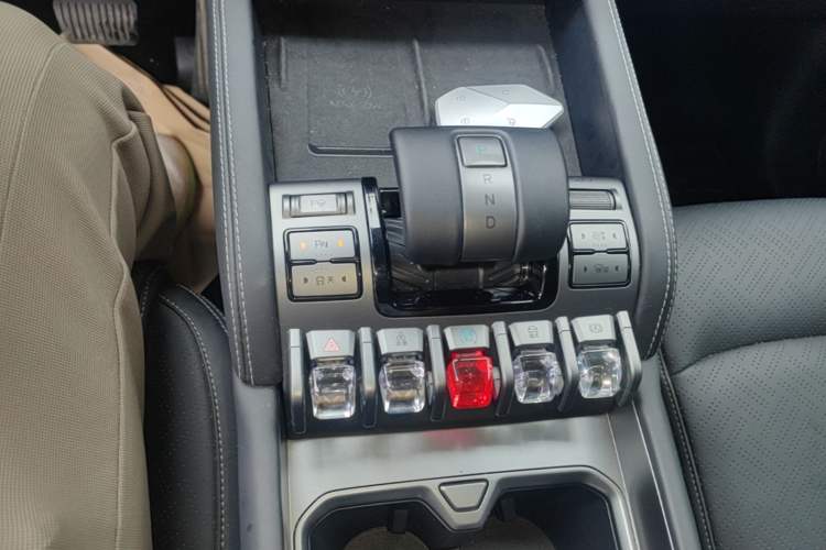 Used Formula Leopard Titanium 3 2025 501 km Four-Wheel Drive Drone Edition Gear Lever