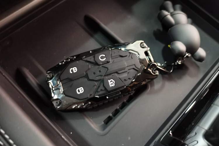 Used Formula Leopard Titanium 3 2025 501KM All-Wheel Drive Intelligent Driving Ultra Version Interior 1