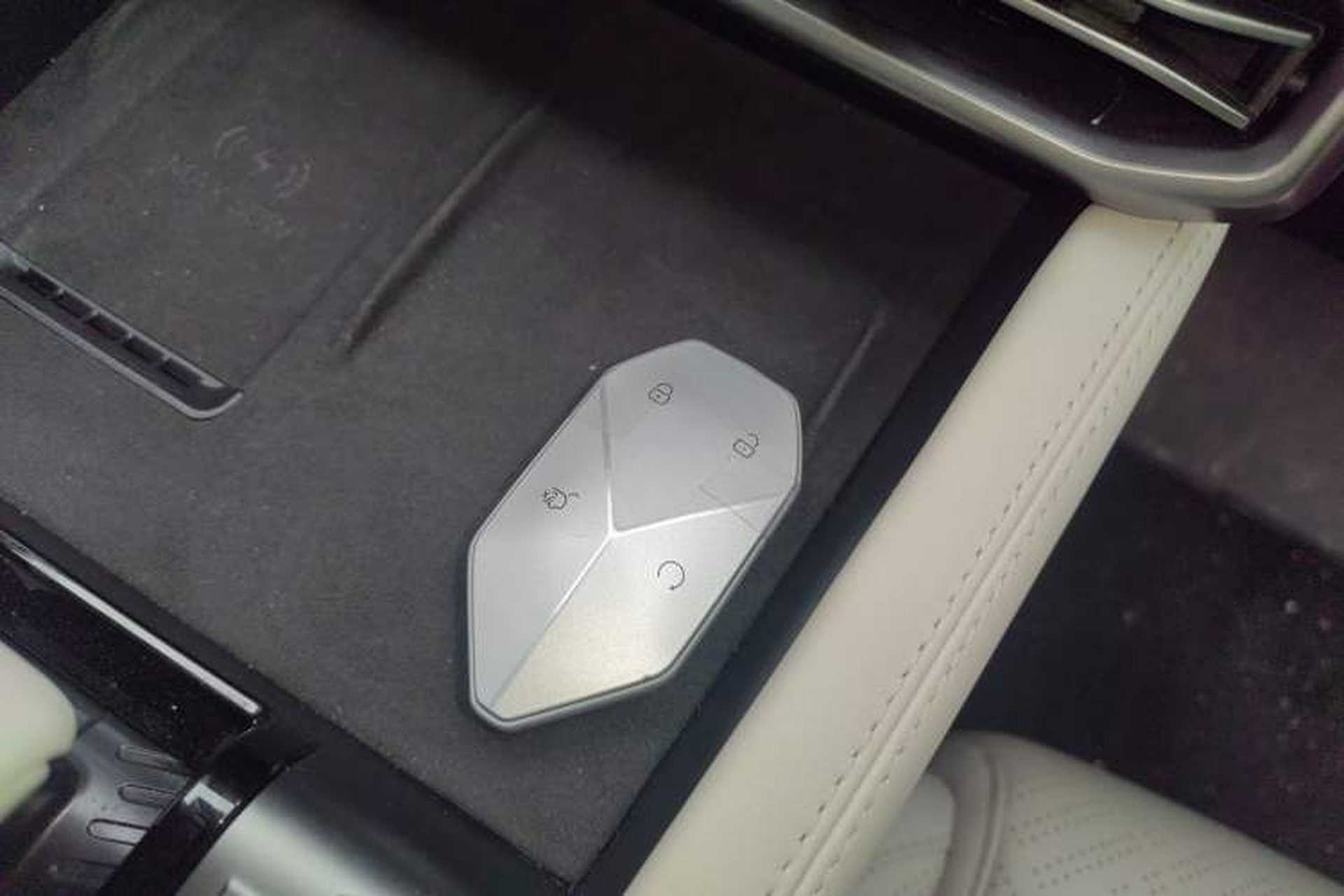 Used Formula Leopard Titanium 3 2025 501KM All-Wheel Drive Intelligent Driving Ultra Version Interior 1