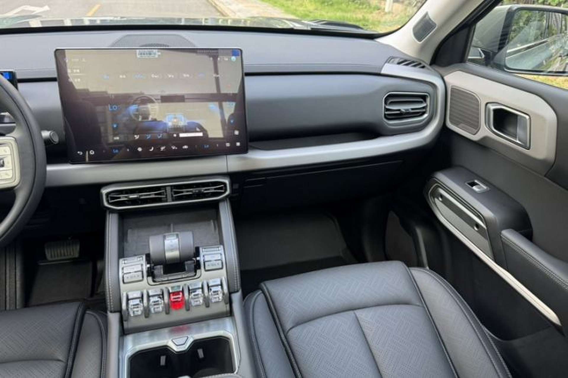 Used Formula Leopard Titanium 3 2025 501KM All-Wheel Drive Intelligent Driving Ultra Version Interior 1