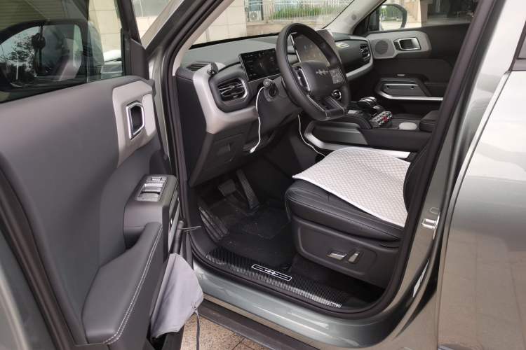 Used Formula Leopard Titanium 3 2025 501 km Range Rear-Wheel Drive Intelligent Driving Max Edition Interior 2