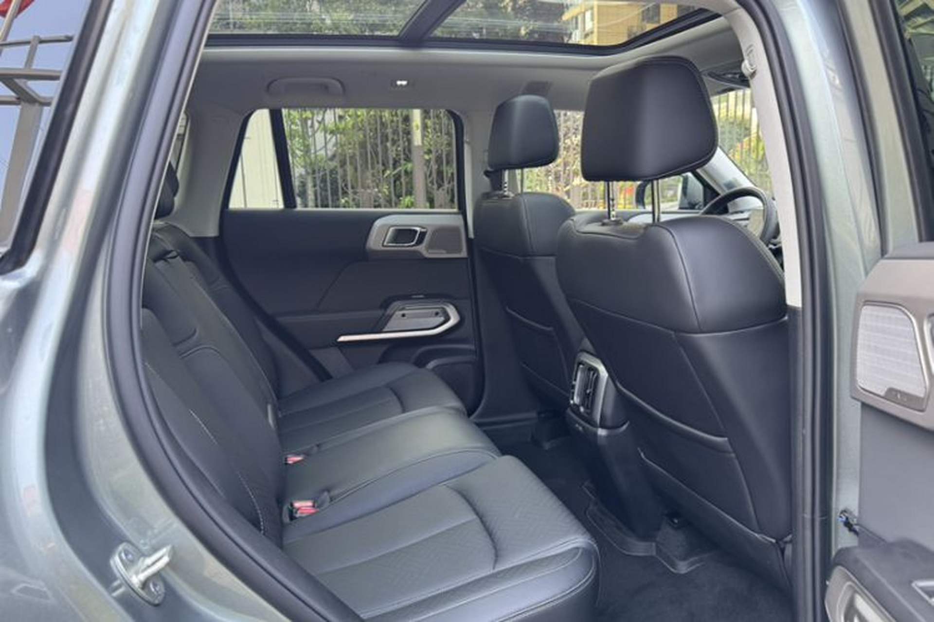 Used Formula Leopard Titanium 3 2025 501KM All-Wheel Drive Intelligent Driving Ultra Version Interior 2