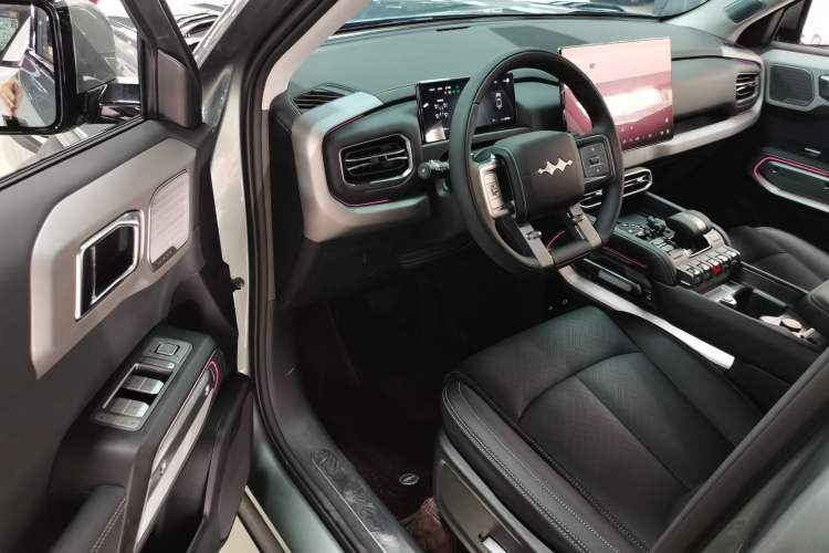 Used Formula Leopard Titanium 3 2025 501KM All-Wheel Drive Intelligent Driving Ultra Version Interior 3
