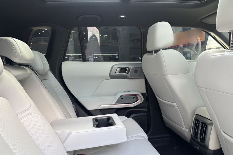 Used Formula Leopard Titanium 3 2025 501 km All-Wheel Drive Intelligent Driving Max Edition Interior 3