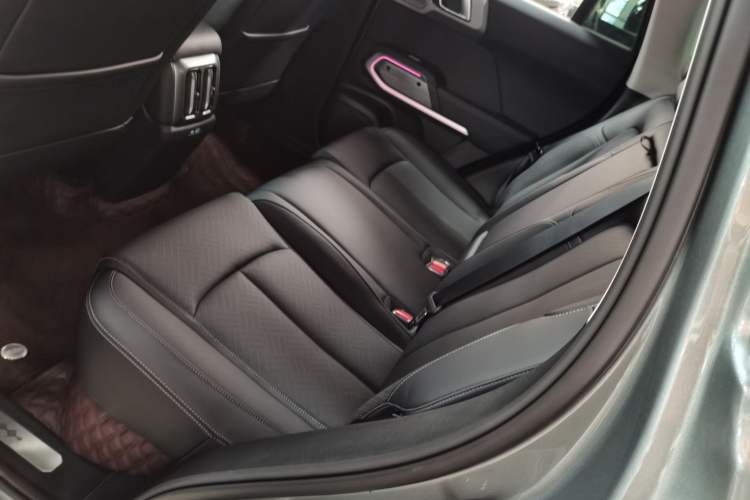Used Formula Leopard Titanium 3 2025 501KM All-Wheel Drive Intelligent Driving Ultra Version Interior 4