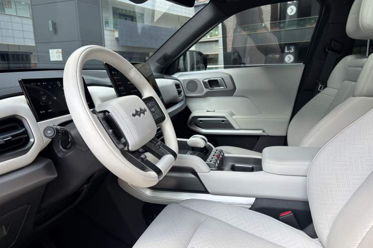 Used Formula Leopard Titanium 3 2025 501 km All-Wheel Drive Intelligent Driving Max Edition Interior 4