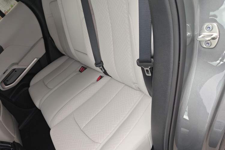 Used Formula Leopard Titanium 3 2025 501KM All-Wheel Drive Intelligent Driving Ultra Version Interior 4