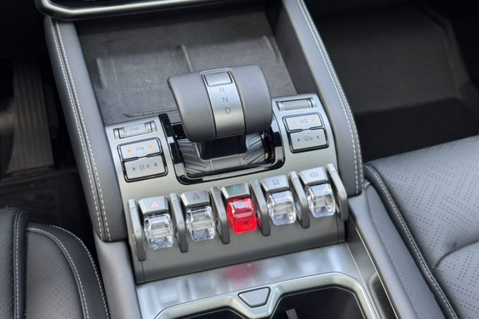 Used Formula Leopard Titanium 3 2025 501KM All-Wheel Drive Intelligent Driving Ultra Version Interior 9