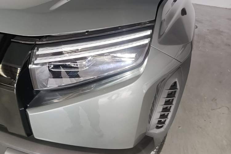 Used Formula Leopard Titanium 3 2025 501 km Range Rear-Wheel Drive Intelligent Driving Max Edition Left Front Headlight