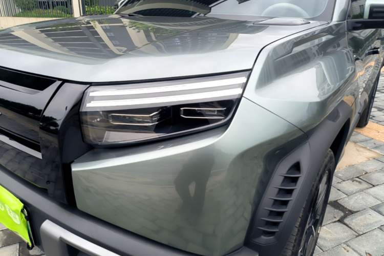 Used Formula Leopard Titanium 3 2025 501KM All-Wheel Drive Intelligent Driving Ultra Version Left Front Headlight