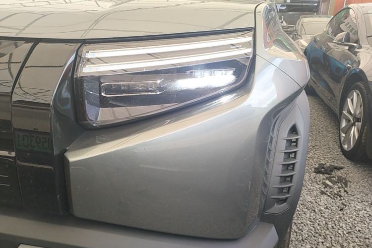 Used Formula Leopard Titanium 3 2025 501 km All-Wheel Drive Intelligent Driving Max Edition Left Front Headlight