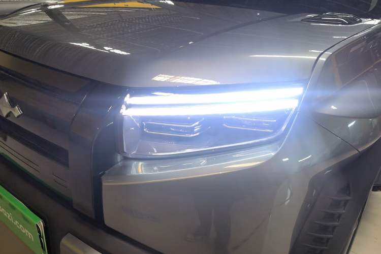 Used Formula Leopard Titanium 3 2025 501 km All-Wheel Drive Intelligent Driving Max Edition Left Front Headlight