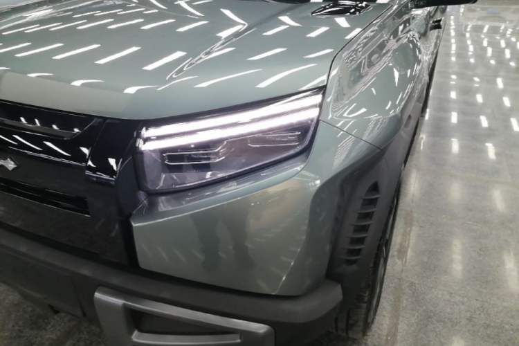 Used Formula Leopard Titanium 3 2025 501KM All-Wheel Drive Intelligent Driving Ultra Version Left Front Headlight