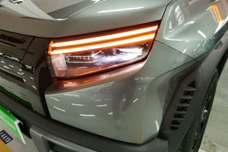 Used Formula Leopard Titanium 3 2025 501 km Range Rear-Wheel Drive Intelligent Driving Max Edition Left Front Headlight