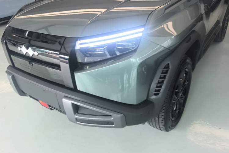 Used Formula Leopard Titanium 3 2025 501 km Range Rear-Wheel Drive Intelligent Driving Max Edition Left Front Headlight